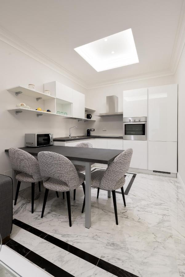 Aurora Luxury Suites *